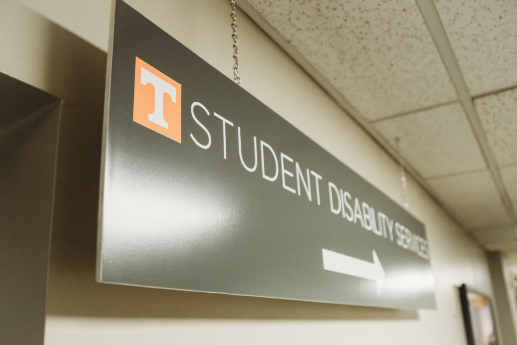 Student Disability Services Sign with right arrow in the main hallway