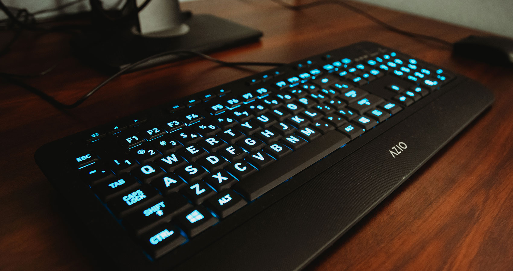 Azio large print keyboard with blue backlight